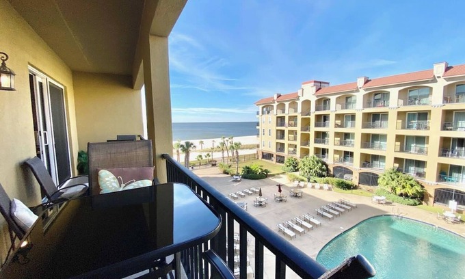 Henderson Point Apartment | #631 Beautiful poolside Condo perfect for a family getaway