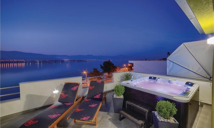 Municipality of Trogir Apartment | 64 m² Apartment ∙ 1 bedroom ∙ 4 guests