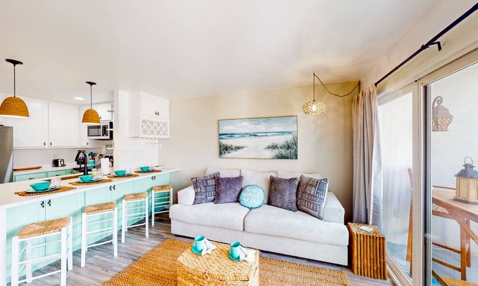 South Oceanside Condo | 64 m² Condo ∙ 1 bedroom ∙ 4 guests