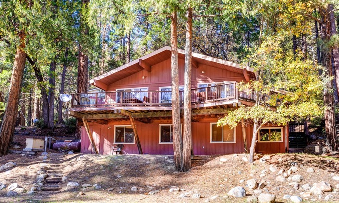 North Wawona Cabin | (64) River Lodge at The Redwoods In Yosemite