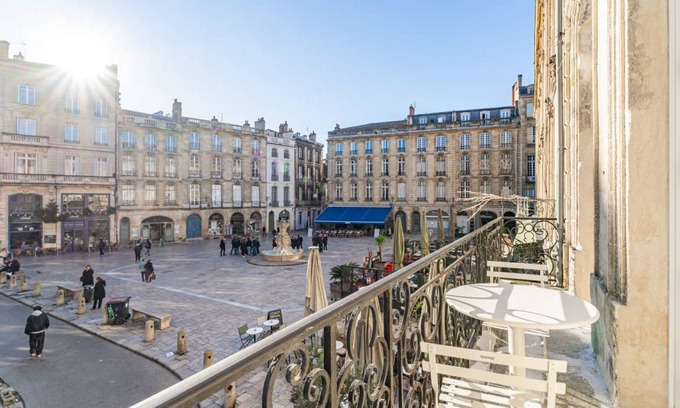 Hotel de Ville - Quinconces Apartment | 65 m² Apartment ∙ 1 bedroom ∙ 4 guests