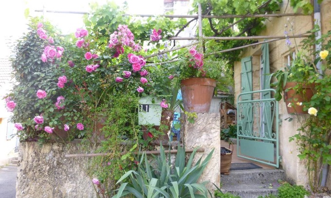 Couze-et-Saint-Front House | 65 m² House ∙ 2 bedrooms ∙ 4 guests