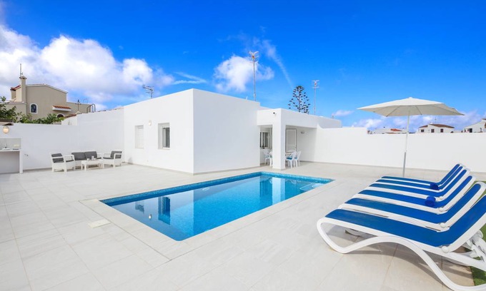 Cala Blanca House | 65 m² House ∙ 2 bedrooms ∙ 5 guests