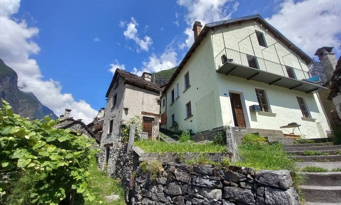 Cavergno Resort | 65 m² Private room ∙ 4 bedrooms ∙ 6 guests