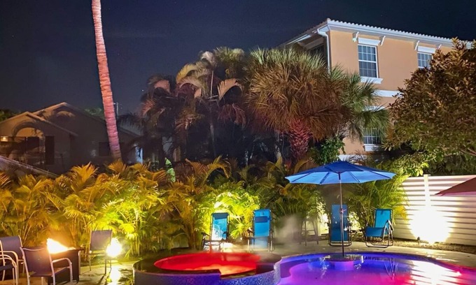 Bradenton Beach House | 65 steps to beach or bay, 150,000-dollar pool, deck, views, paddle boards/Kayaks