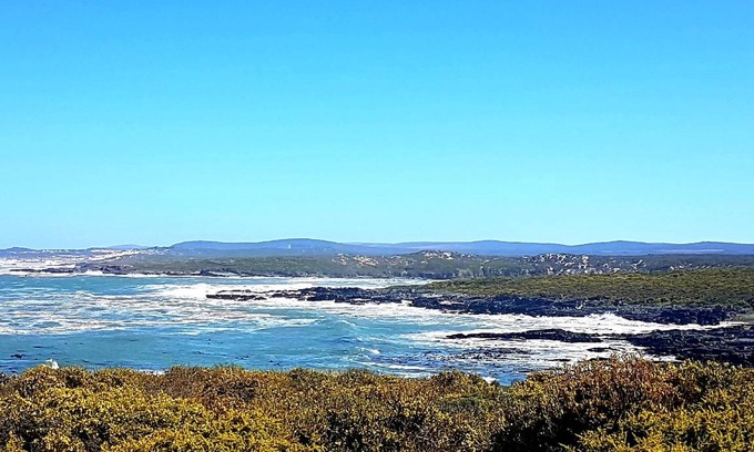 Grotto Bay House | 650 m² House ∙ 8 bedrooms ∙ 17 guests