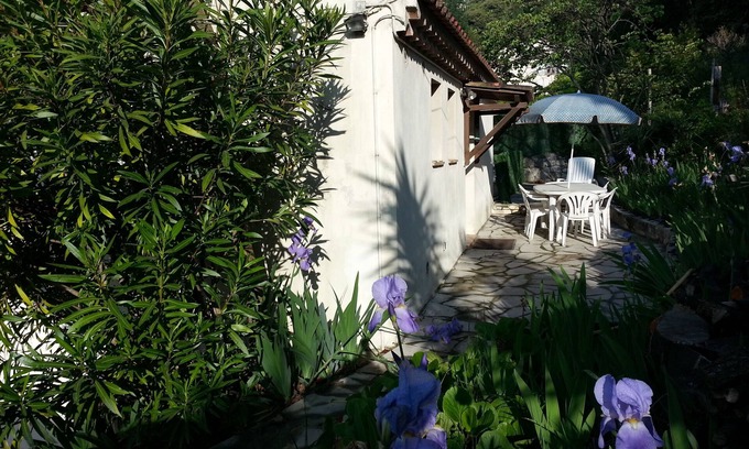 Tourrettes-sur-Loup Apartment | 65m2 apartment, independent in villa, terrace, garden and parking, 5 Pers.
