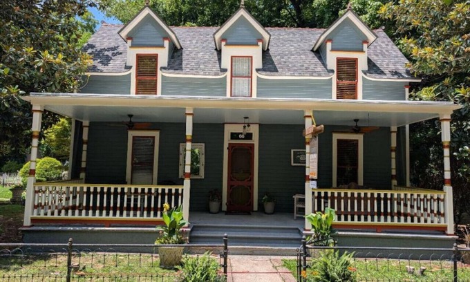 Eureka Springs Historic District House | 66 Center Main House