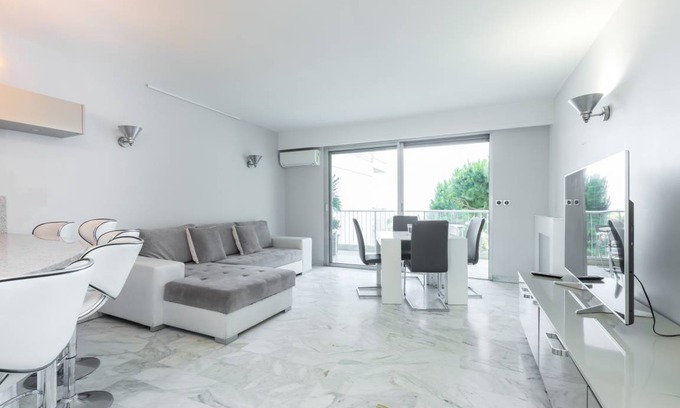 Saint-Laurent-du-Var Apartment | 66 m² Apartment ∙ 2 bedrooms ∙ 4 guests