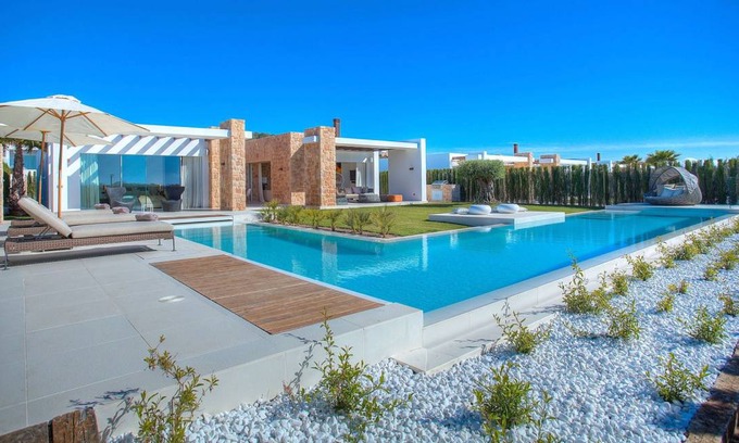 Sant Josep de sa Talaia Villa | 688 m² Villa ∙ 5 bedrooms ∙ 10 guests