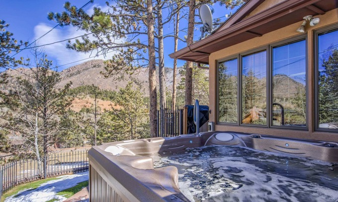Cascade-Chipita Park House | 6BD Hot Tub Mountain Views Fire Place Pet-Friendly