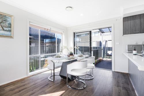 Schofields Villa | 6Br near Schofield Rousehill Centre