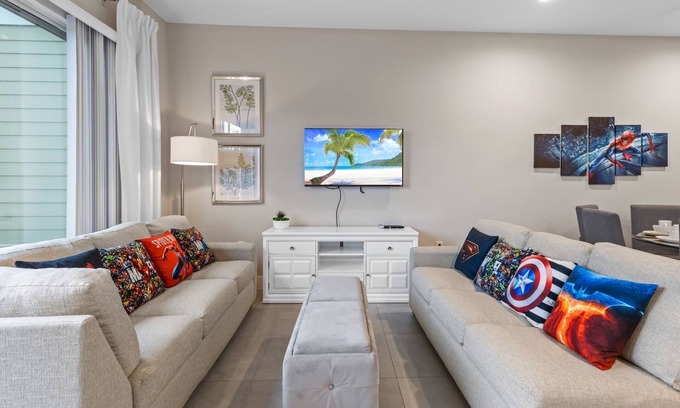 Crestwynd Bay Villa | 6BR Villa w/Themed Rooms - Sleeps 14 - 10min to Disney - WiFi + Gym