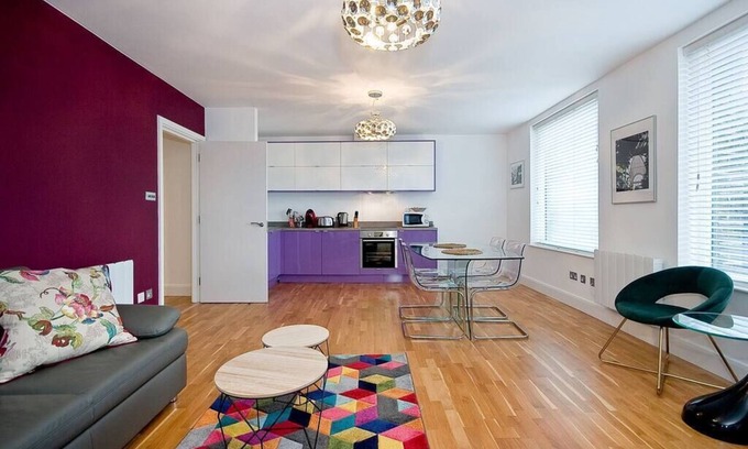 Clerkenwell Apartment | 6M City Views Warehouse sleeps 6 Elizabeth line