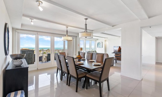 South Padre Island Apartment | 6th floor Oceanview condo 3BR, beachfront resort. Solare Tower 603