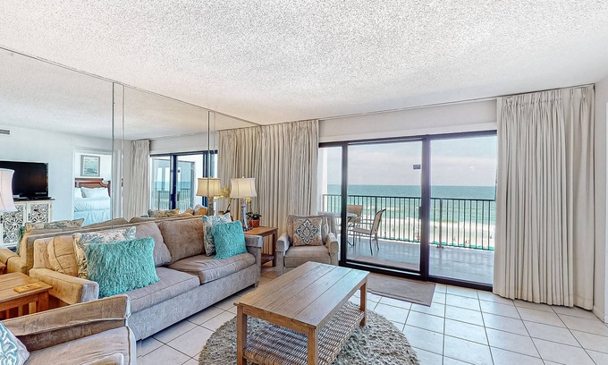 Destin Condo | 6th-Floor oceanfront condo with pool, sauna, fitness room, cozy balcony & W/D