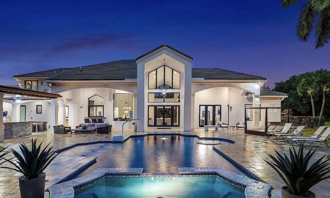 Survey Creek House | 7/9 Boca Estate Pool/Lake/Gym