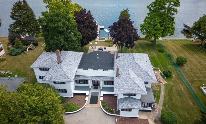 Lake Catherine House | 7 bedroom, 5.5 bathroom Lakeside Resort - Sleeps 20
