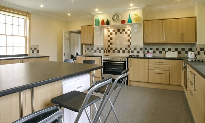 Storwood Cottage | 7 bedroom accommodation in Holme-on-Spalding Moor, near Market Weighton