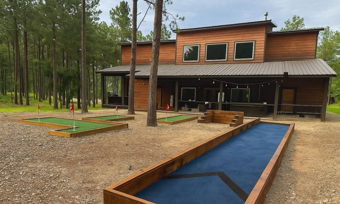 Broken Bow Cabin | 7-bedroom cabin in brilliant Broken Bow with WiFi, AC