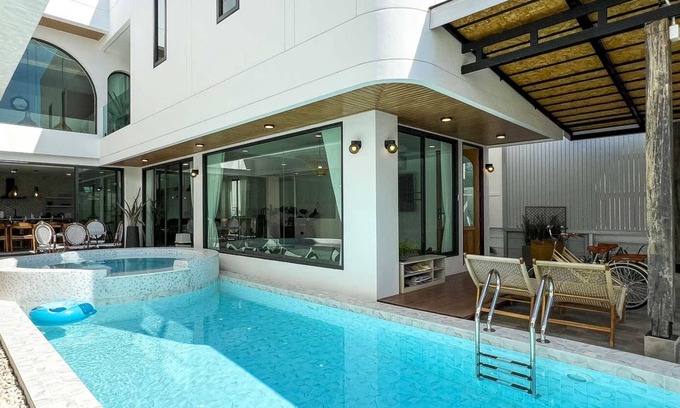 San Pu Loei Villa | 7 Bedroom Luxury Villa near Golf Courses. Pool w/Jacuzzi