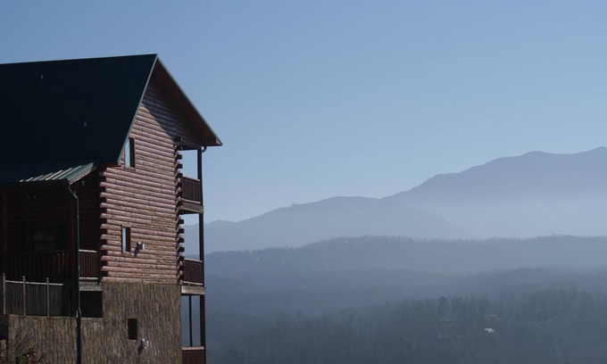 Gatlinburg - Pigeon Forge Cabin | 7 Bedrooms 6.5 Baths BEAUTIFUL VIEWS BOOKING FOR 2025! :D
