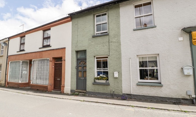 Talgarth Cottage | 7 BELL STREET, with a garden in Talgarth