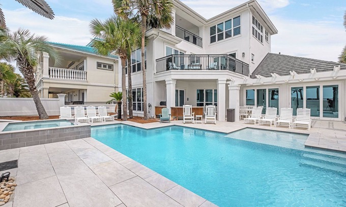 Fort Walton Beach - Destin House | 7 Br - 7.5 Ba HOME | GULF VIEWS | 50 STEPS TO THE BEACH! | PRIVATE RESORT POOL!