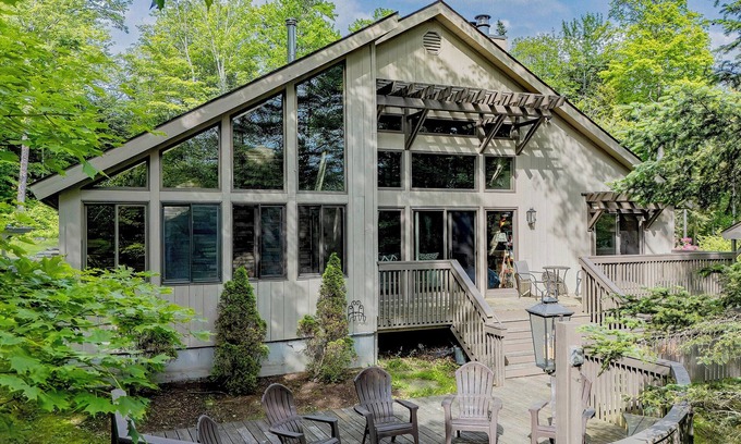 West Dover House | 7-BR Chalet near Mount Snow