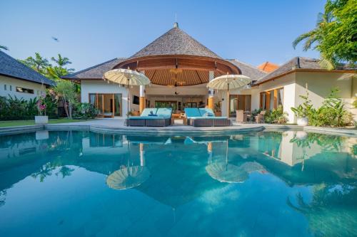 Umalas Villa | 7 BR Luxury Oasis in Seminyak