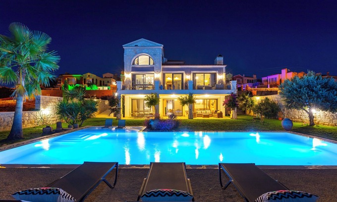 Cesme Villa | 7 BR with Ensuite Baths Magnificient View Luxury Villa Sunset Pool Cesme
