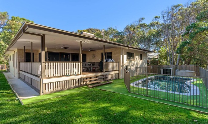 Rainbow Beach House | 7 Ibis Court - Spacious family home with large outdoor area, swimming pool & ample parking