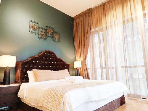 Ampang Apartment | 7 Kuala Lumpur City for 4 to 12 PAX of 4 BEDROOMS and 3 BATHROOMS near KLCC