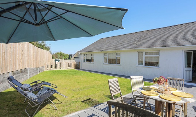 Abersoch House | 7 MAES AWEL, pet friendly, country holiday cottage in Abersoch