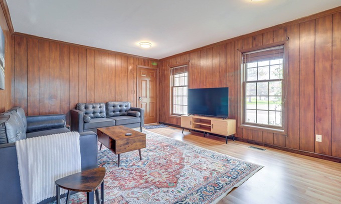 Bedford Apartment | 7 Mi to Downtown Toledo: Cozy Apartment