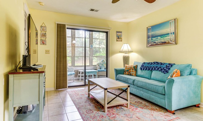 Little River Condo | 7 Mi to North Myrtle Beach: Condo w/Pool Access