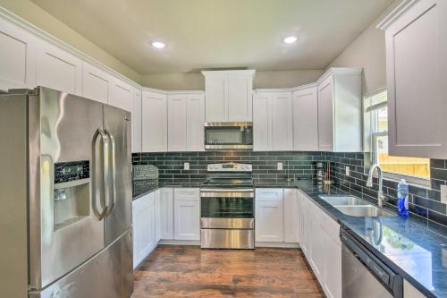 Texas City House | 7 Mi to Ocean Family-Friendly Texas City Home!