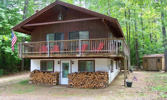 Bartlett Ski Chalet | 7 mins to Storyland! Dog Friendly Chalet! Private Home! Hiking! Santa’s Village!