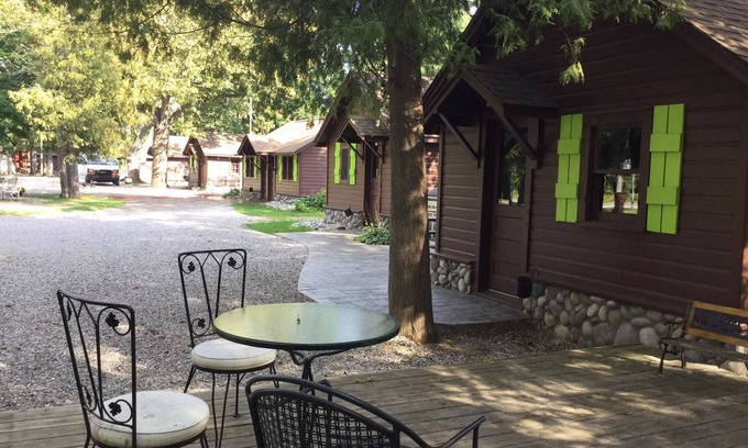 Honor Cabin | 7 Modernized Cozy Cabins Together On The Platte River!