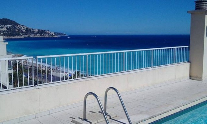Carre d'Or Apartment | 7 Promenade des Anglais-city centre Nice beach apartment with roof pool