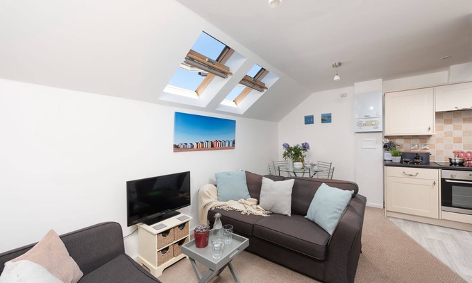 Carbis Bay Apartment | 7 Trevose House - an apartment that sleeps 4 guests in 2 bedrooms