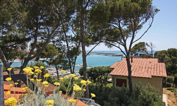 Castiglioncello Apartment | 70 m² Apartment ∙ 3 bedrooms ∙ 7 guests