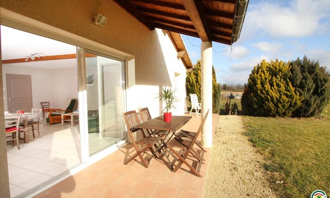 Eymeux House | 70 m² Gîte ∙ 2 bedrooms ∙ 4 guests