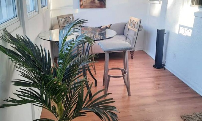 Oak Park House | 70 m² House ∙ 4 bedrooms ∙ 7 guests