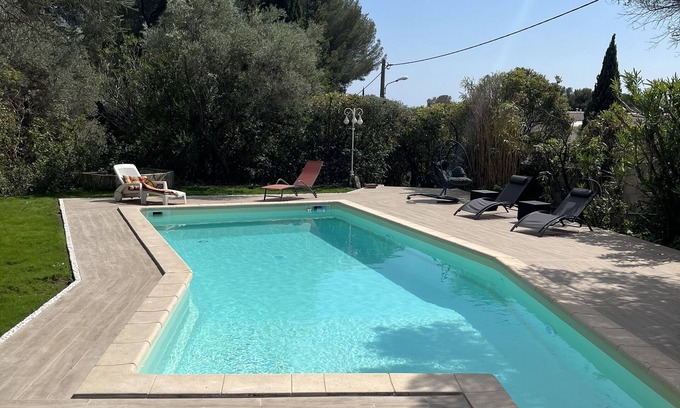 La Ciotat House | 70 m2 house with swimming pool in a green setting