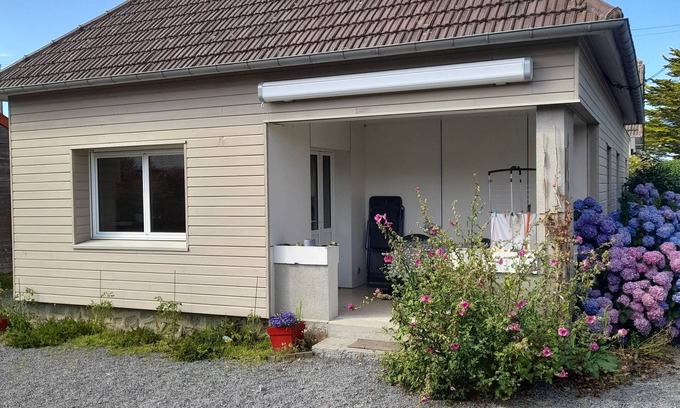 Jullouville House | 70 m2 single-storey house with loggia