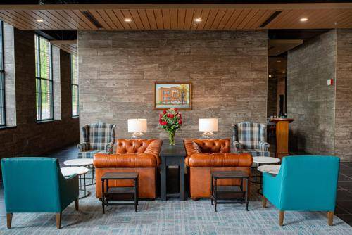 White Sulphur Springs Hotel | 70 m² Hotel ∙ 6 guests