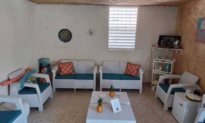 Mediania Baja Apartment | 70's Cozy apt for Retreat*7min from the beach