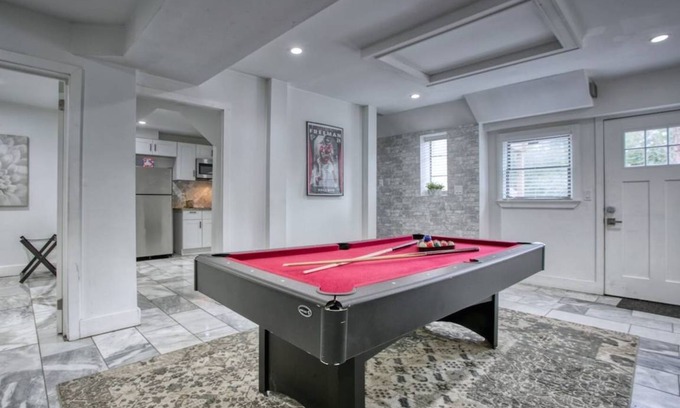 North Buckhead House | 7000 m² House ∙ 8 bedrooms ∙ 16 guests