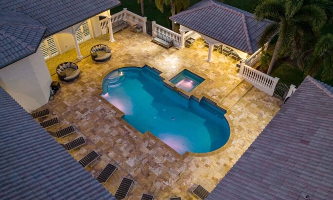 Davie House | 7000sf Mansion/Gameroom/Theater/Heated Pool